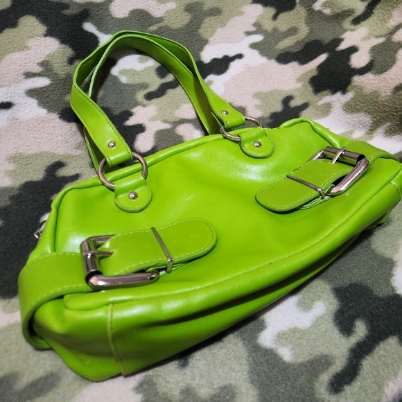 Lime Purse - Picture 12 of 16